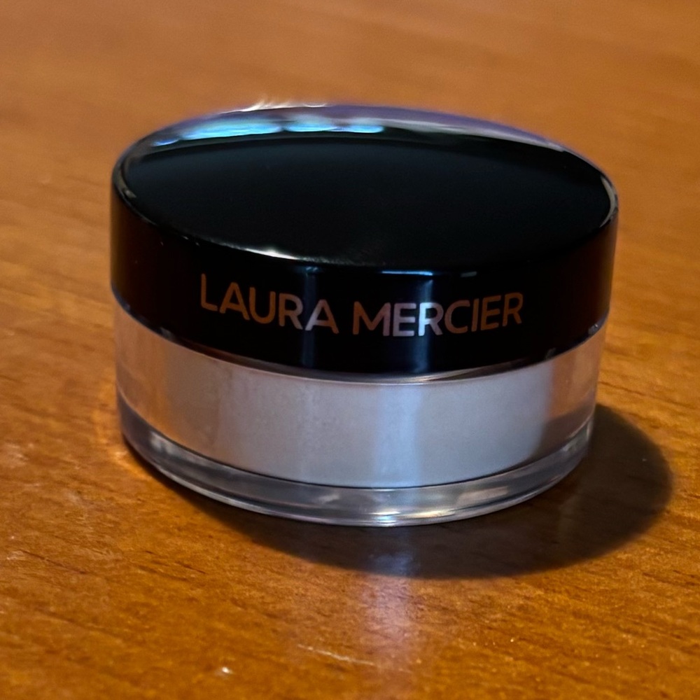 Laura Mercier Translucent Setting Powder - Picture 2 of 12